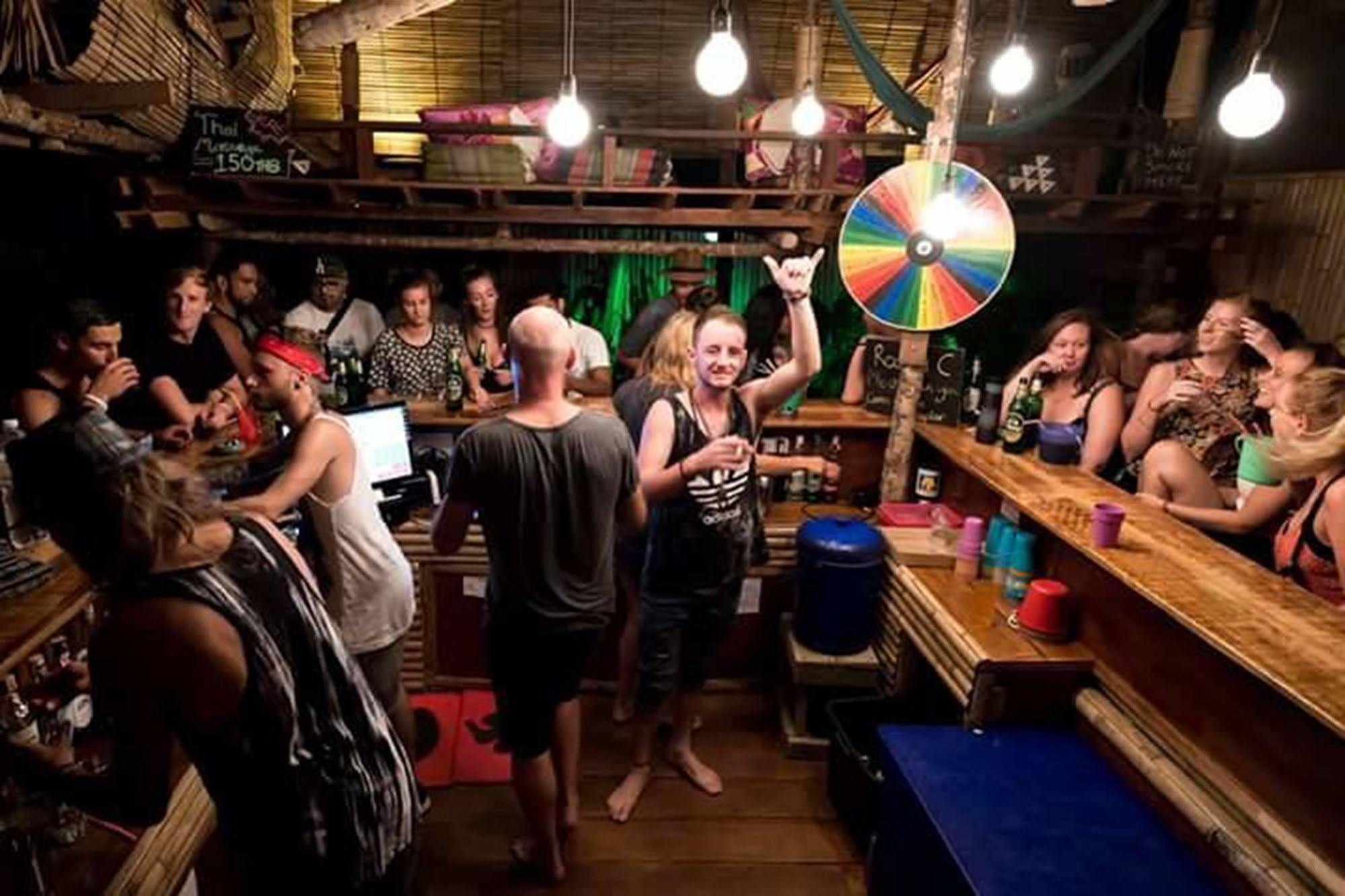 Echo Beach Hostel Baan Tai Eksteriør billede