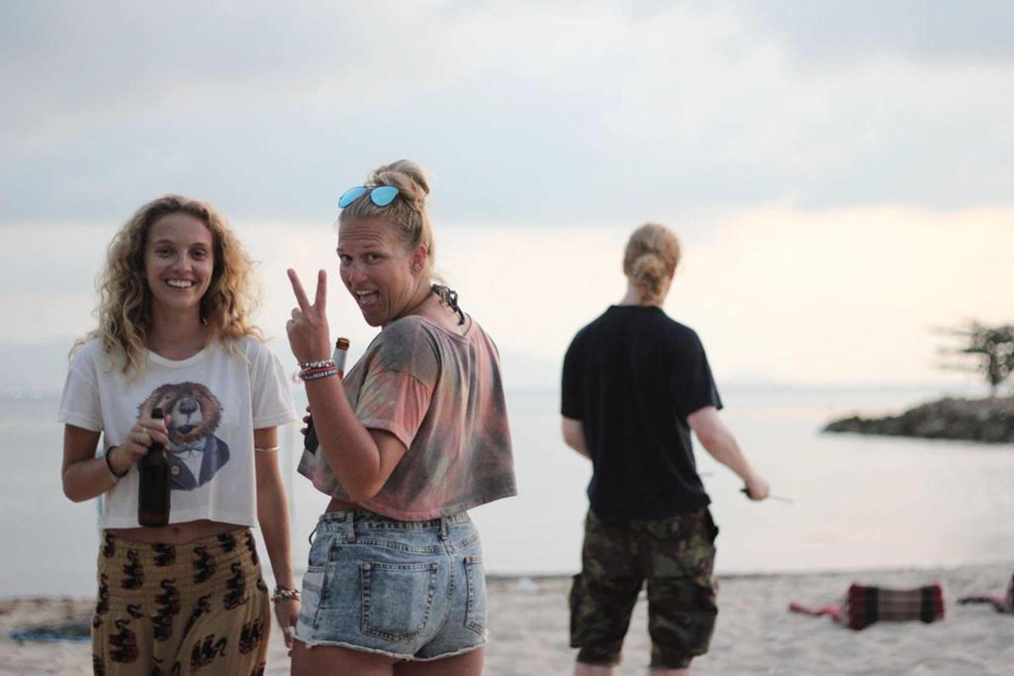 Echo Beach Hostel Baan Tai Eksteriør billede