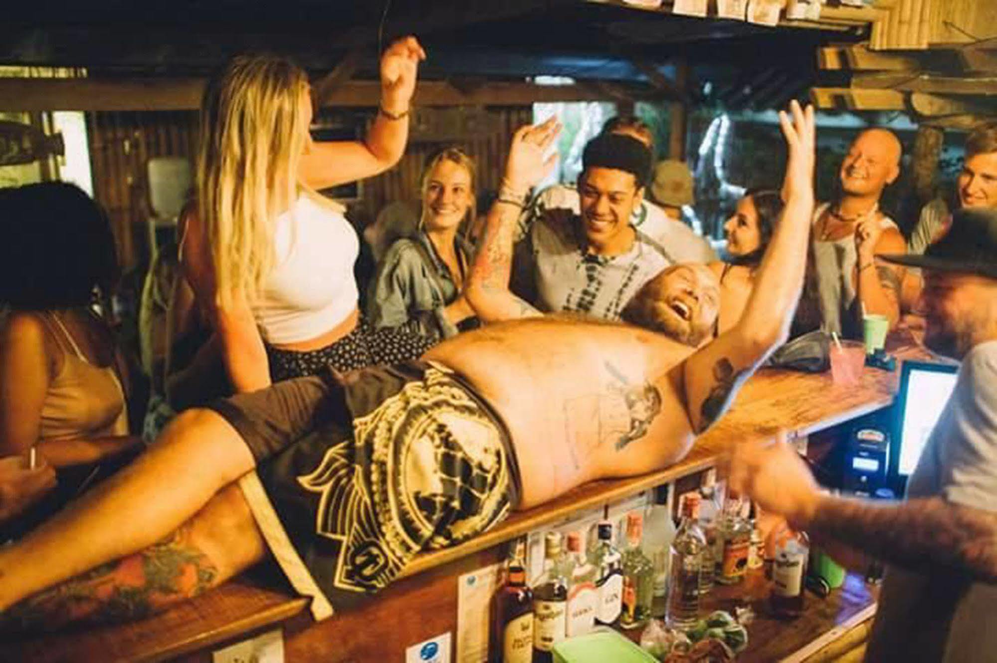 Echo Beach Hostel Baan Tai Eksteriør billede